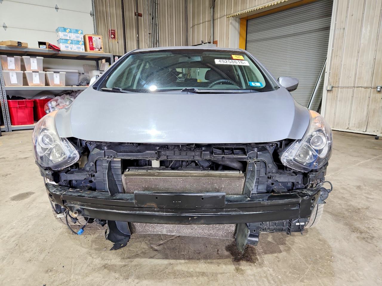 Hyundai ELANTRA Base