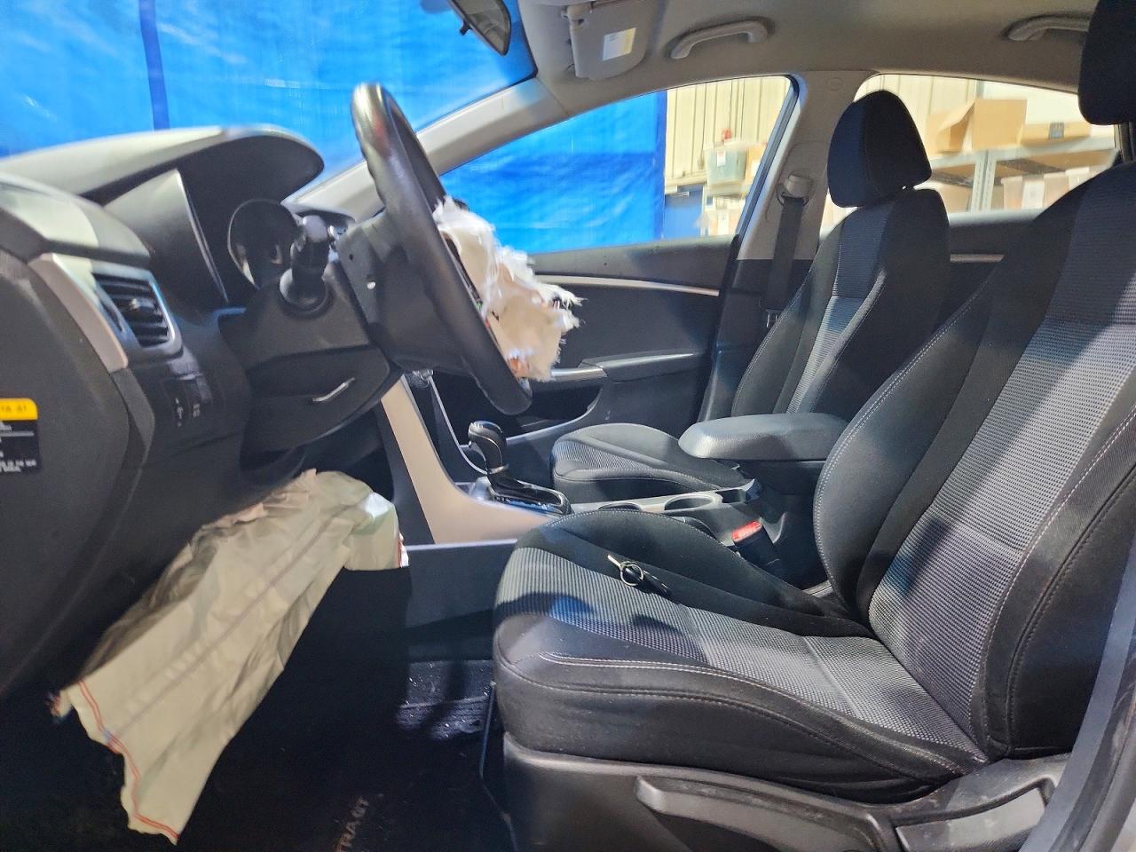 Hyundai ELANTRA Base