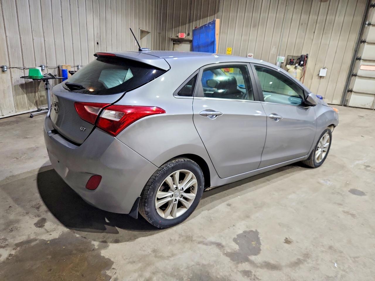 Hyundai ELANTRA Base