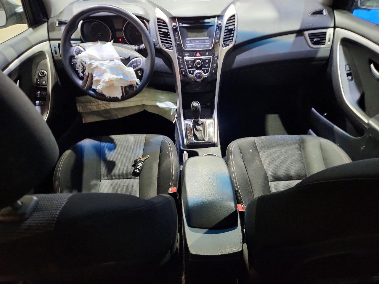 Hyundai ELANTRA Base