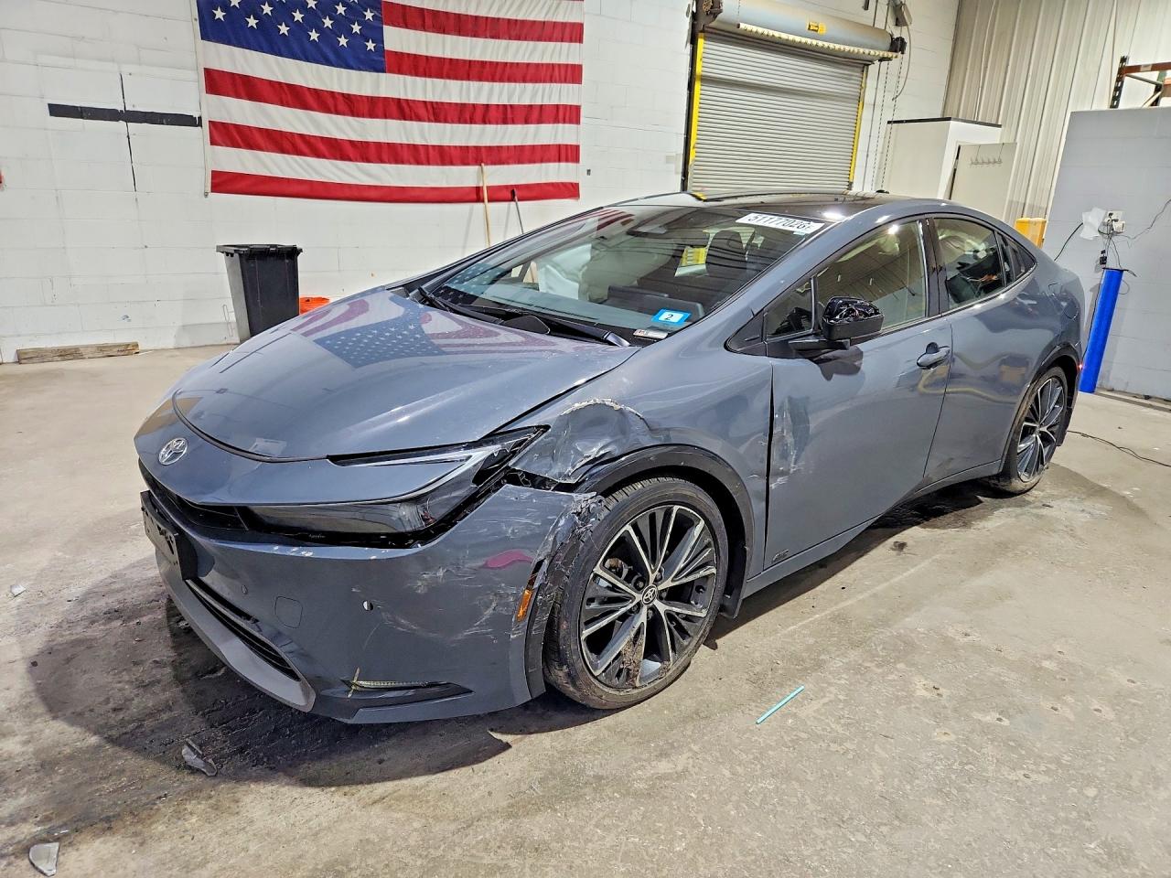 Salvage Toyota Prius Xle Image