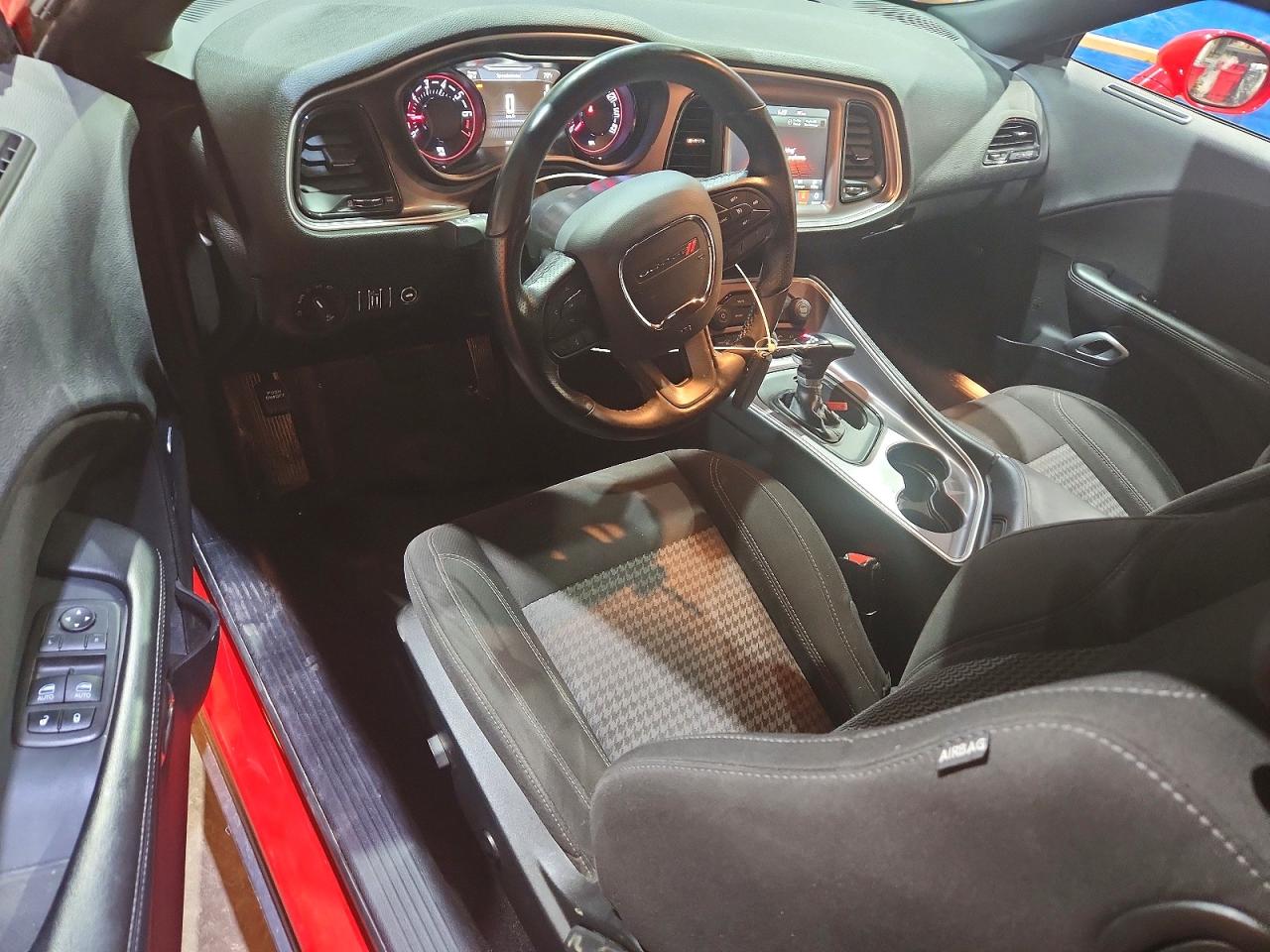 Dodge Challenger Sxt