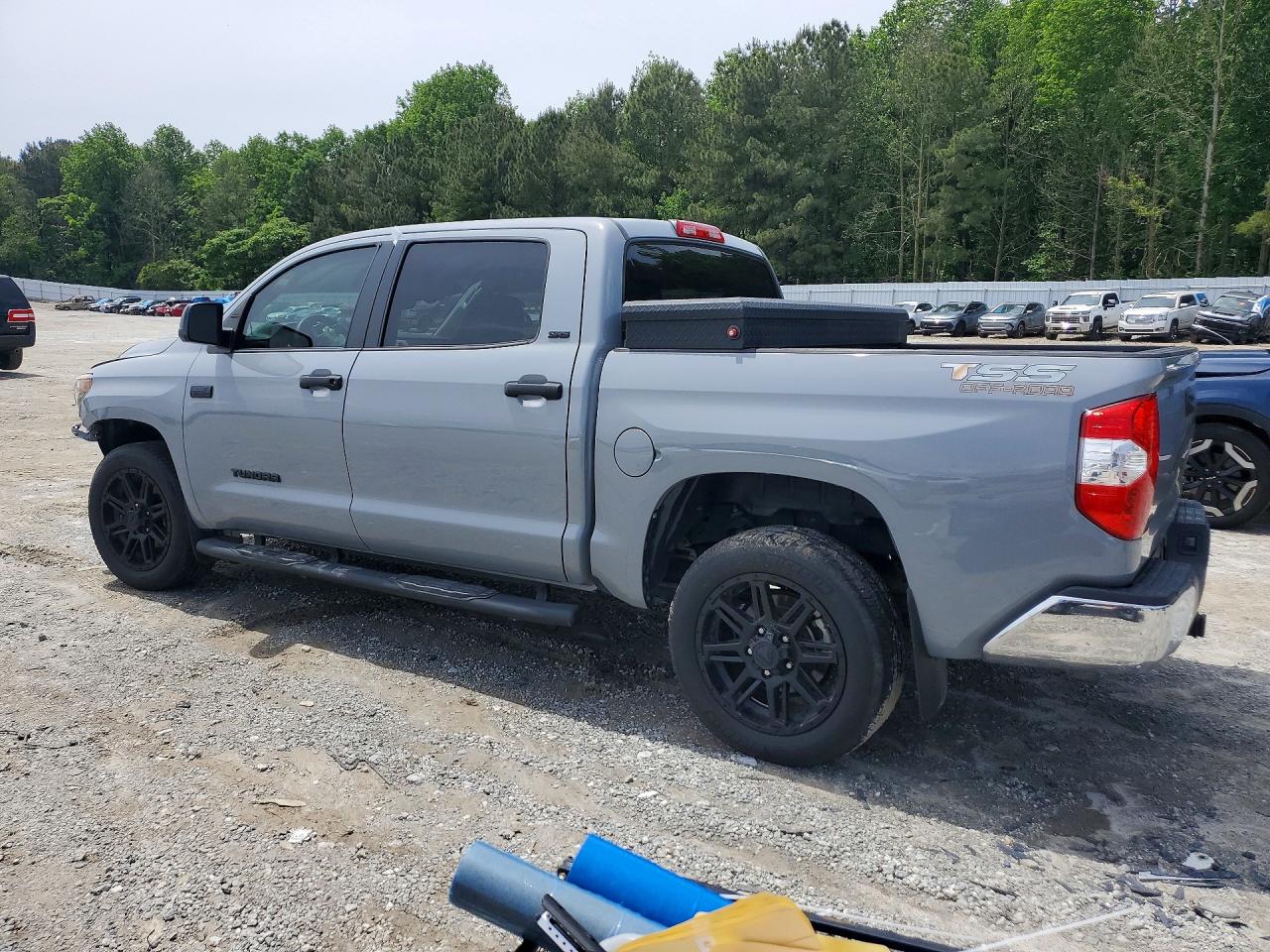 Toyota Tundra Crewmax Sr5