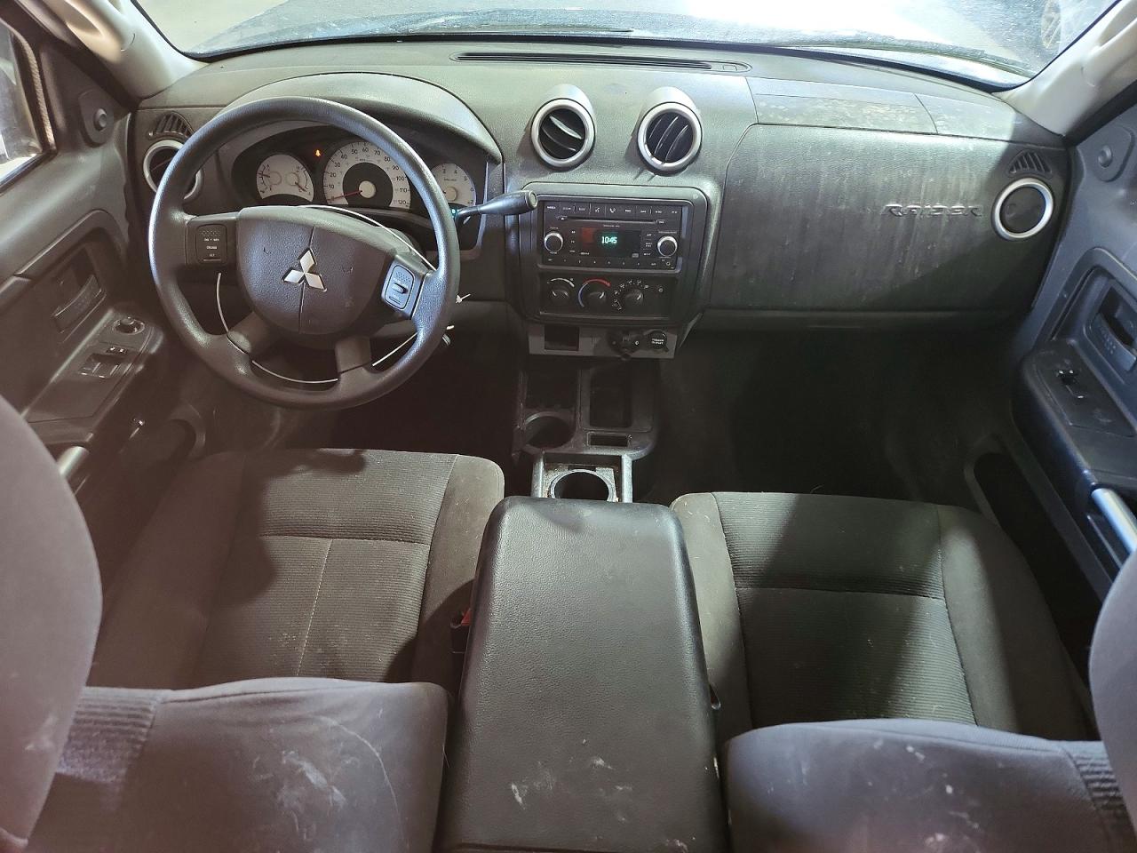 Mitsubishi Raider Ls