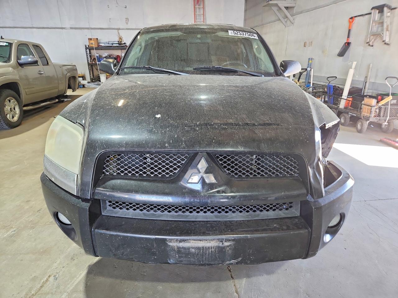 Mitsubishi Raider Ls