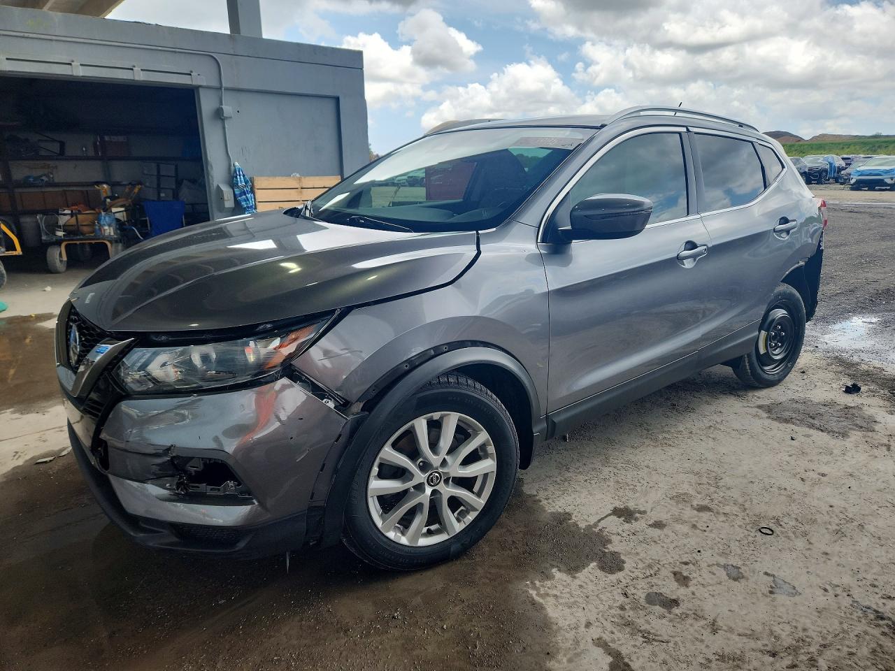 Salvage Nissan Rogue Image