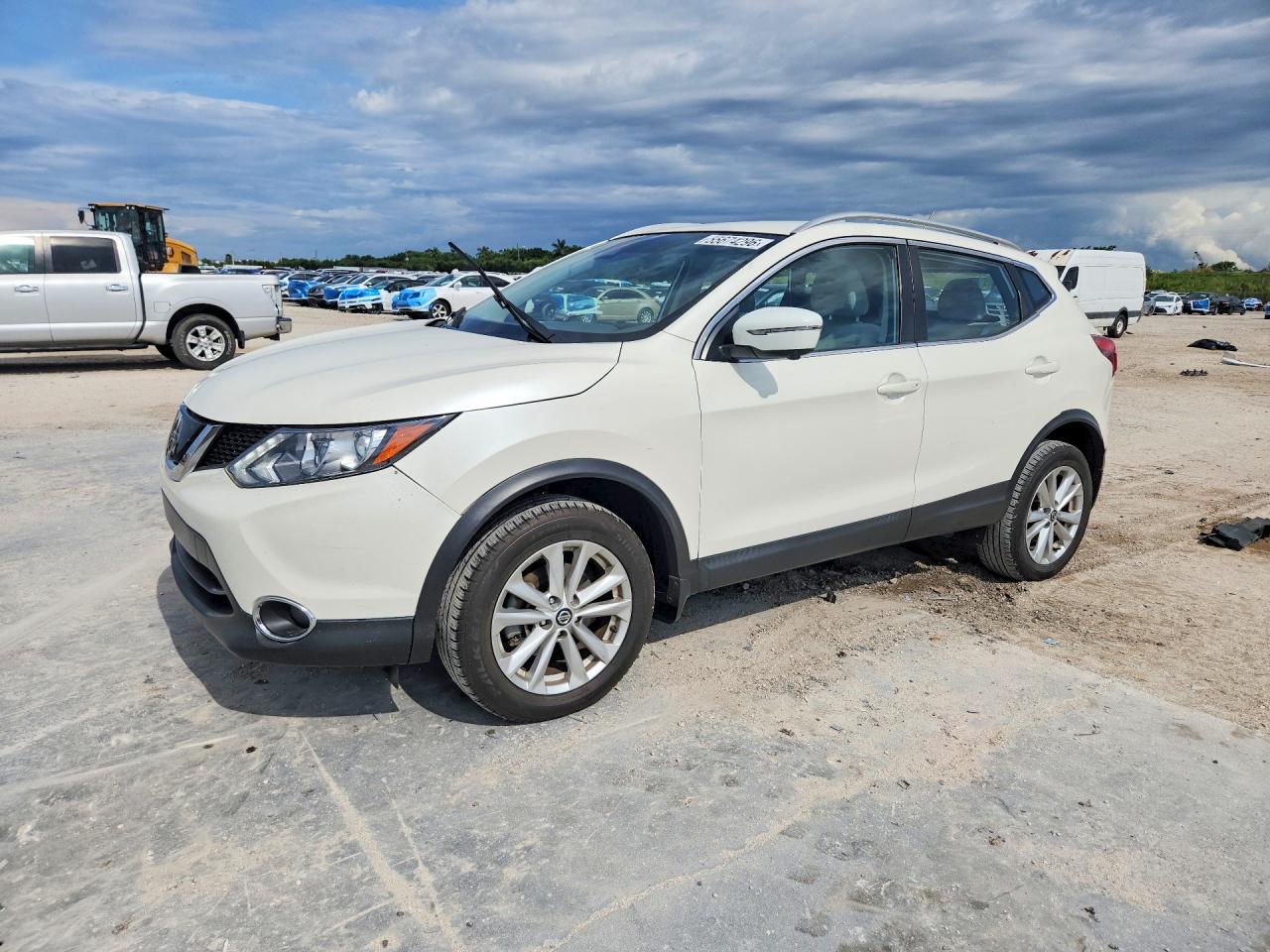 Salvage Nissan Rogue Image