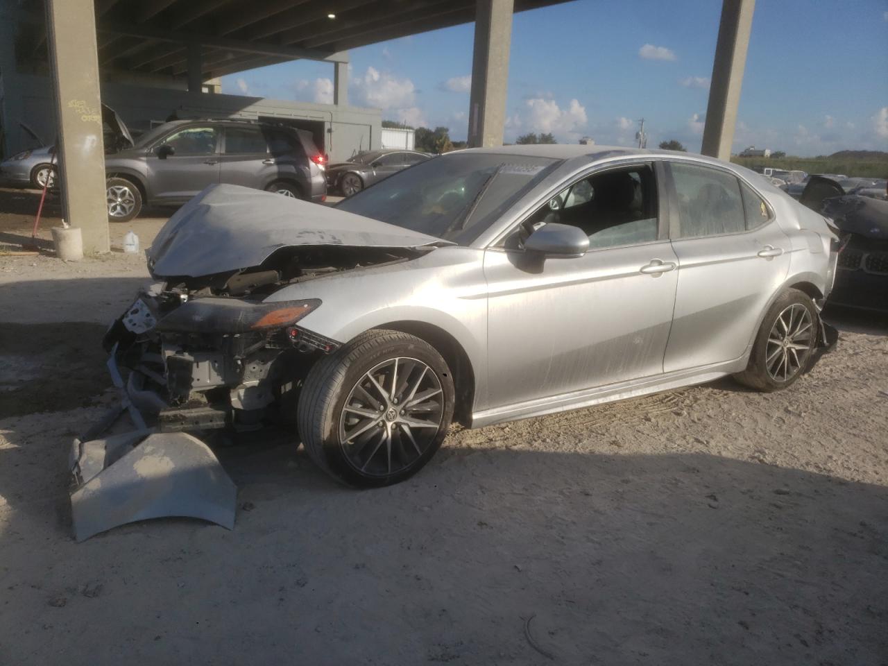 Salvage Toyota Camry Image