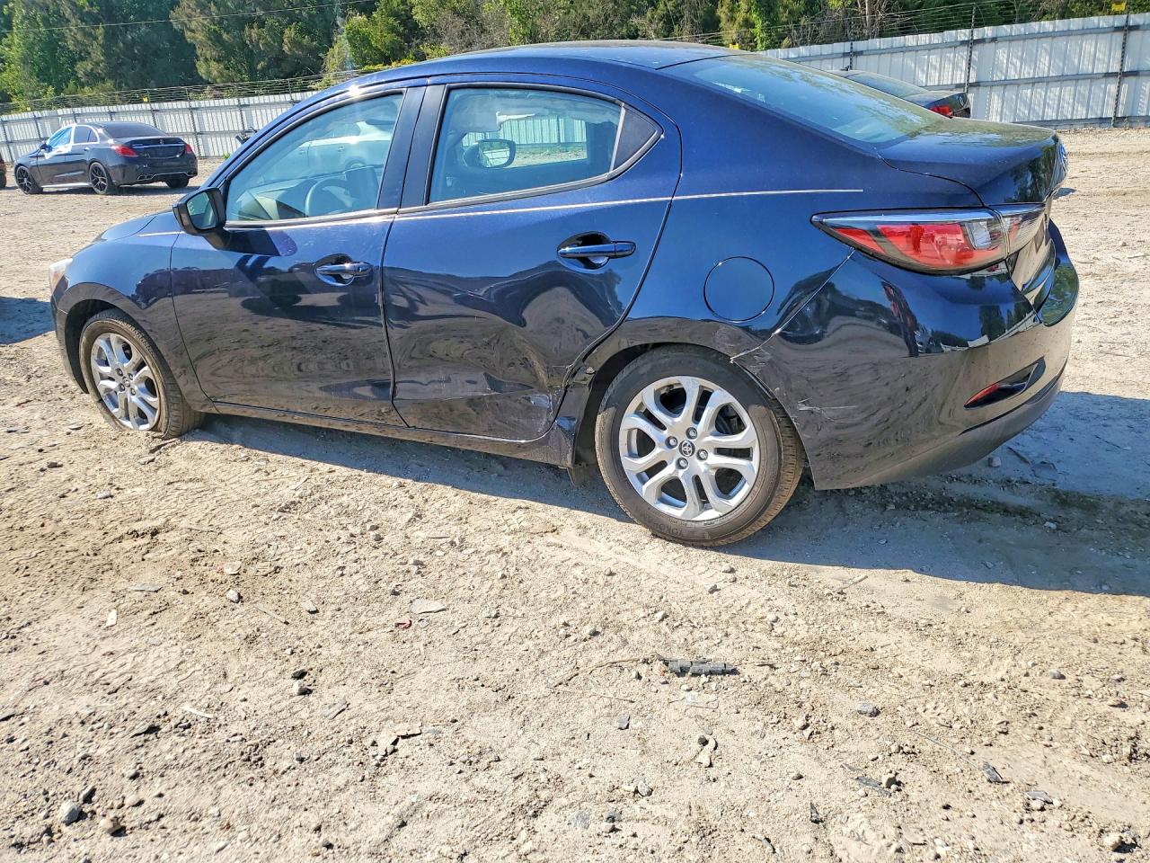 Toyota Yaris Base