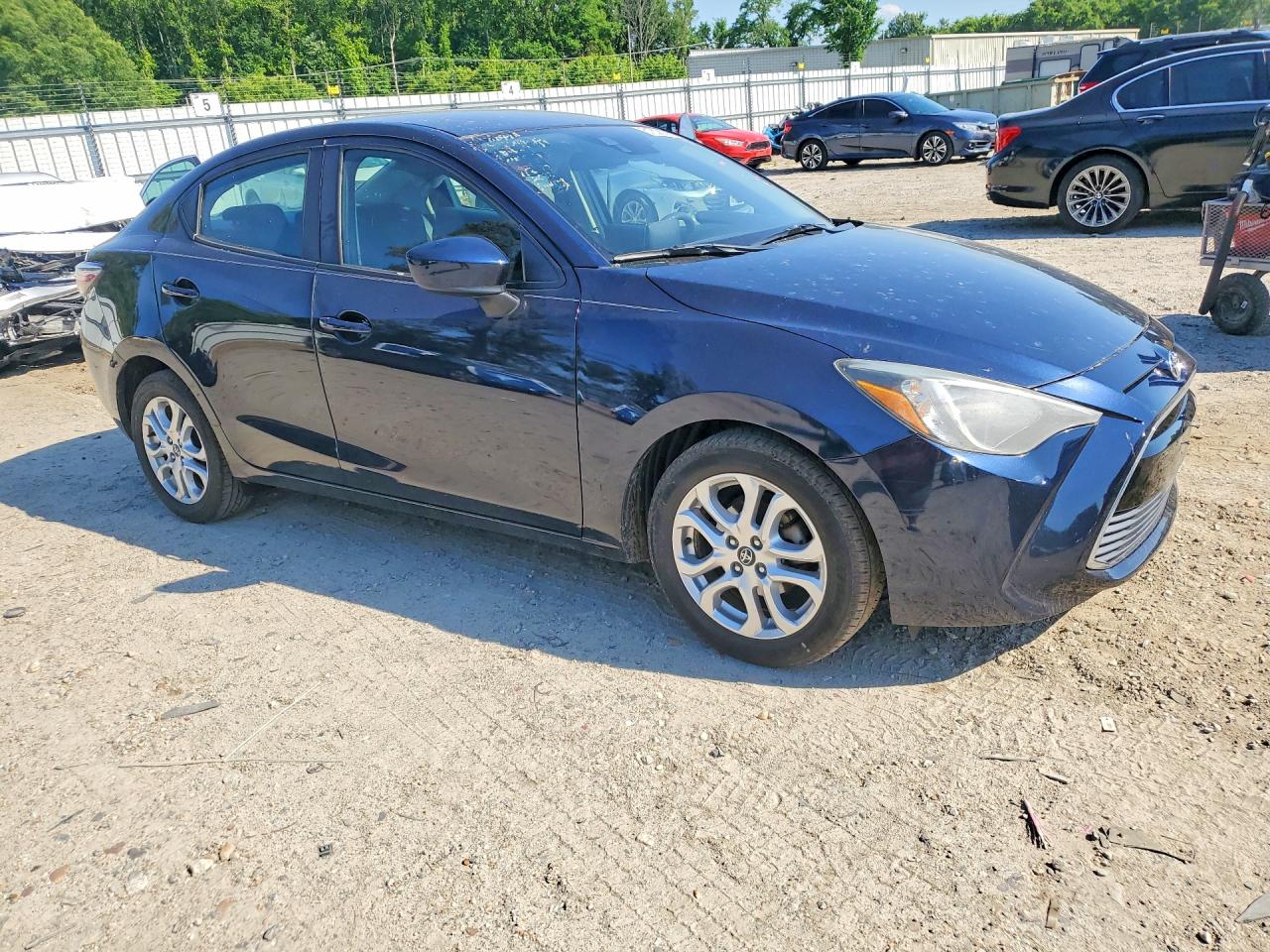Toyota Yaris Base