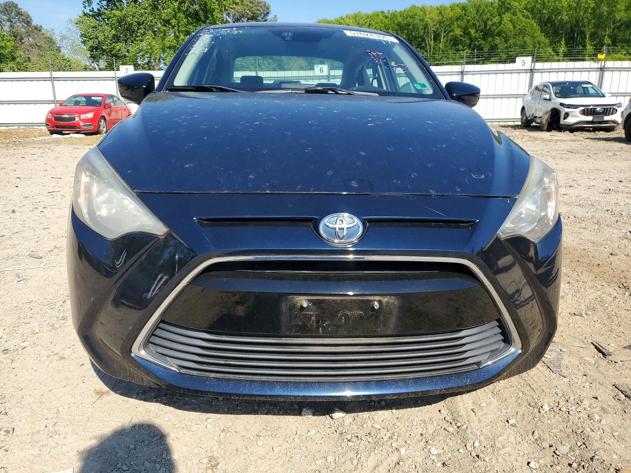 Toyota Yaris Base