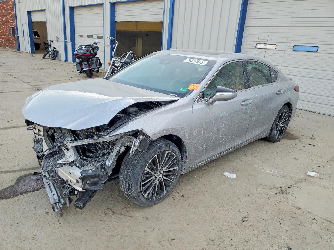 Salvage Lexus Es Image