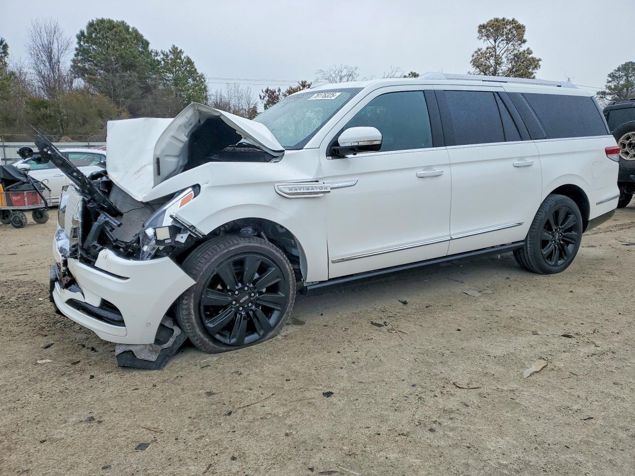 Salvage Lincoln Navigator Image