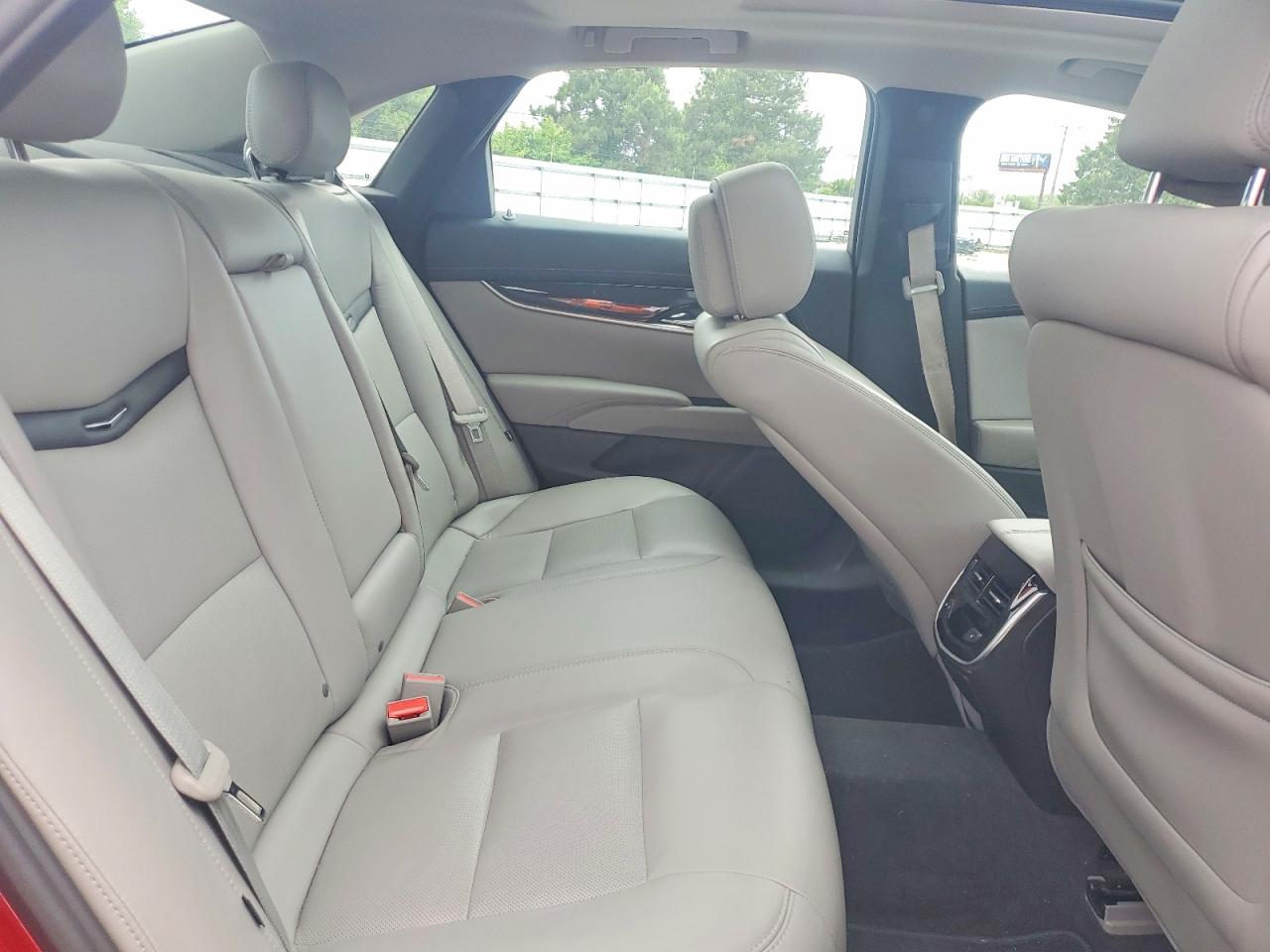 Cadillac XTS Luxury Collection