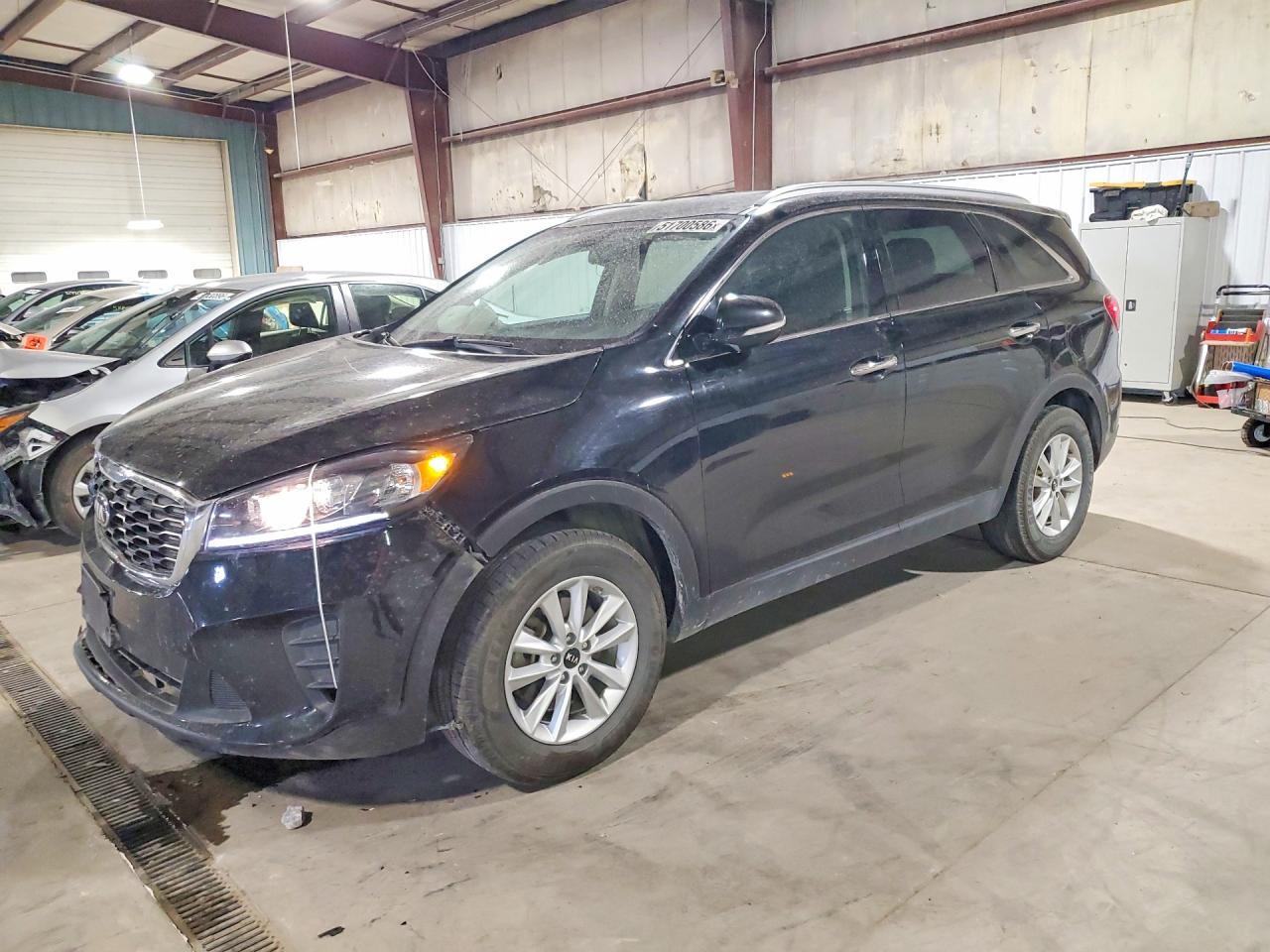 Salvage Kia Sorento Image