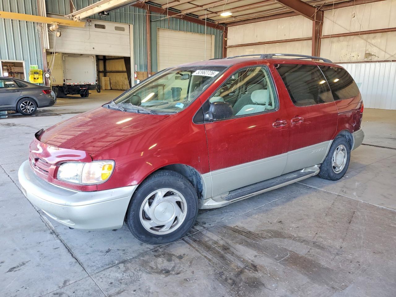 Salvage Toyota Sienna Image