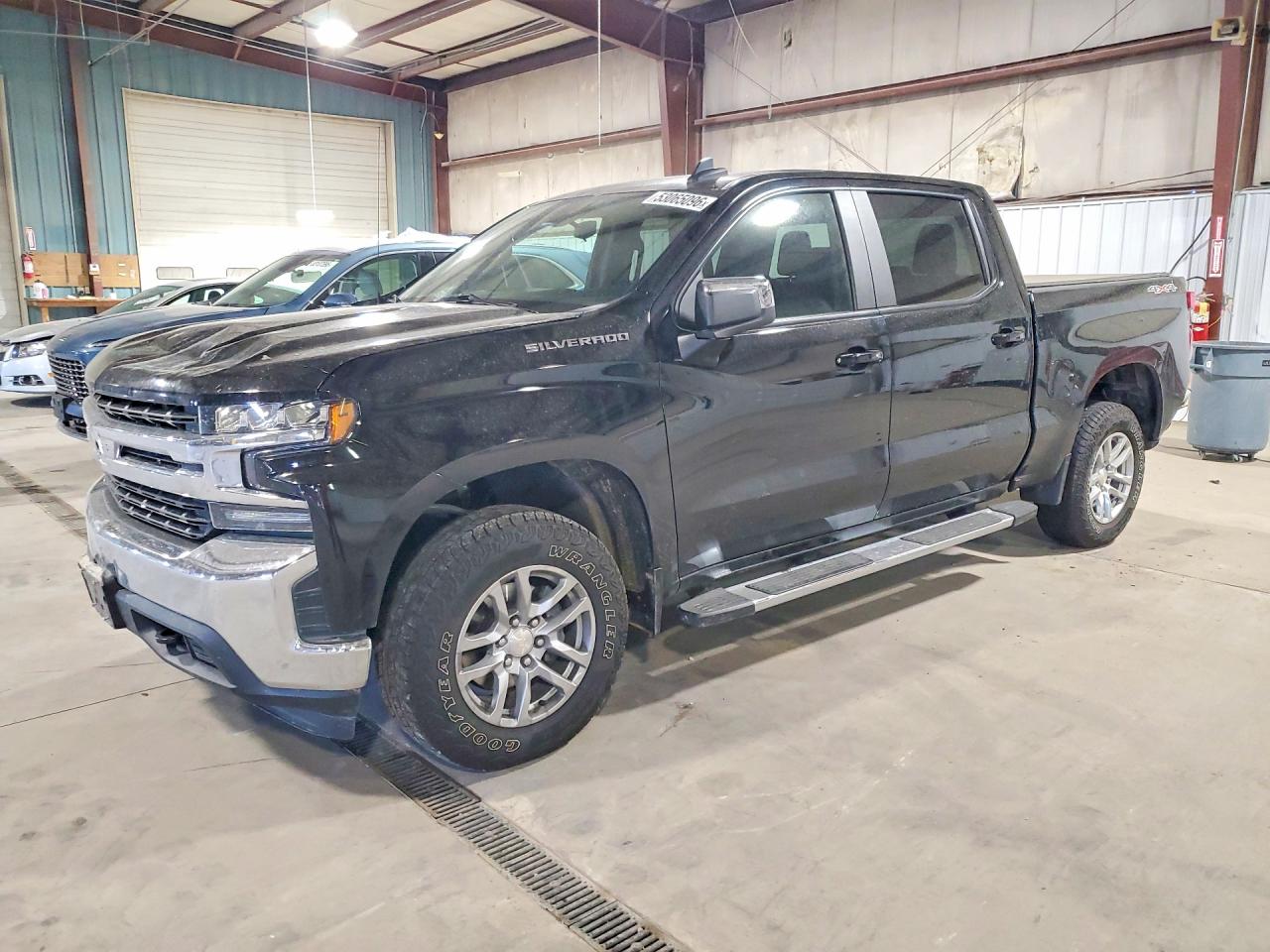 Salvage Chevrolet Silverado Image