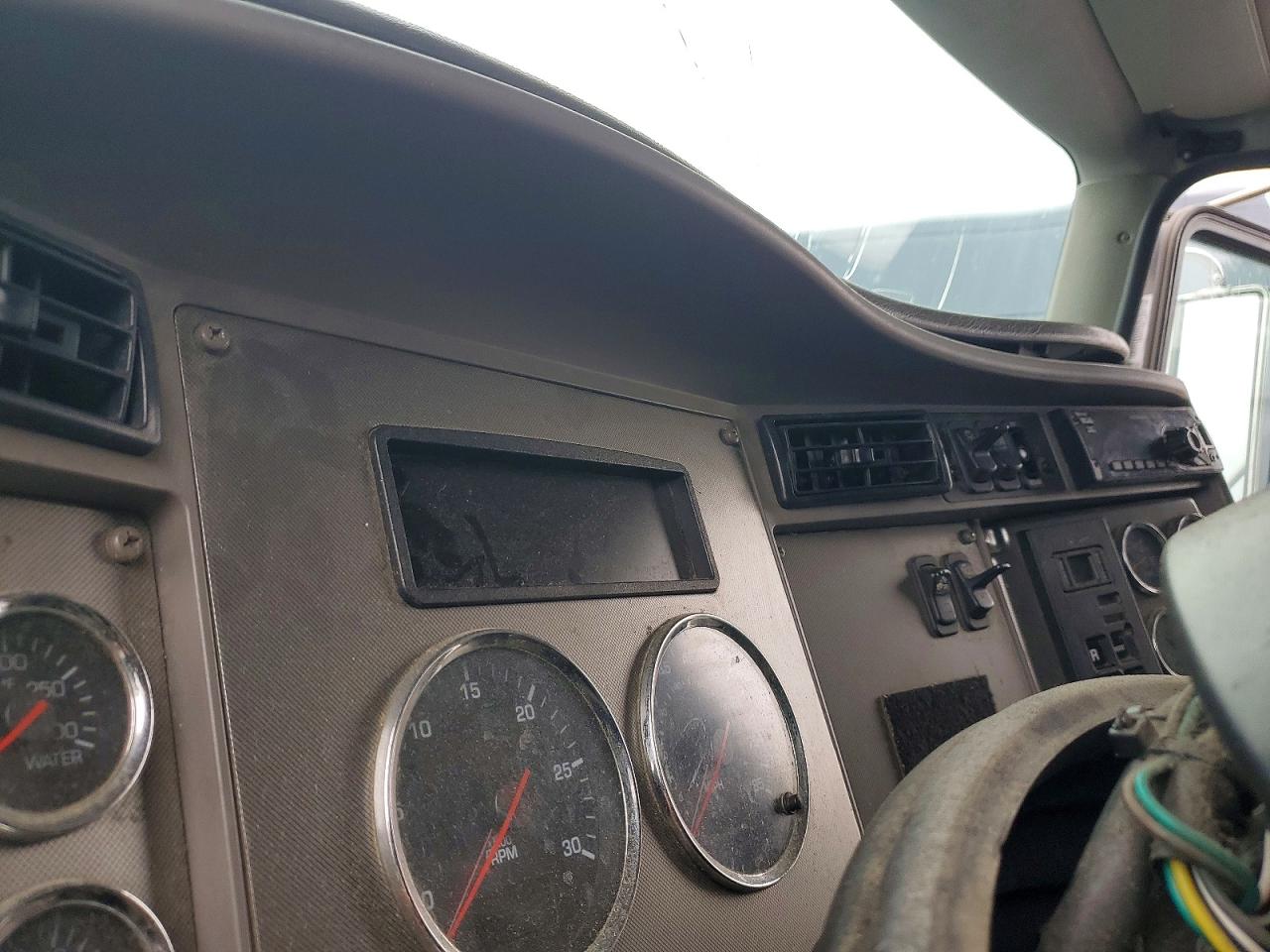 Kenworth T330
