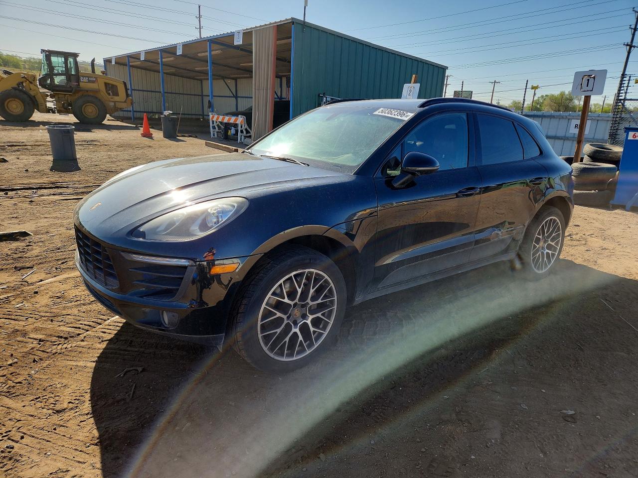 Salvage Porsche Macan Image