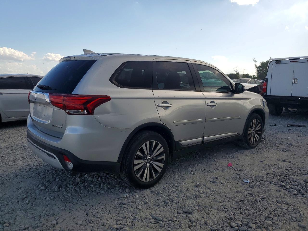 Mitsubishi Outlander Es