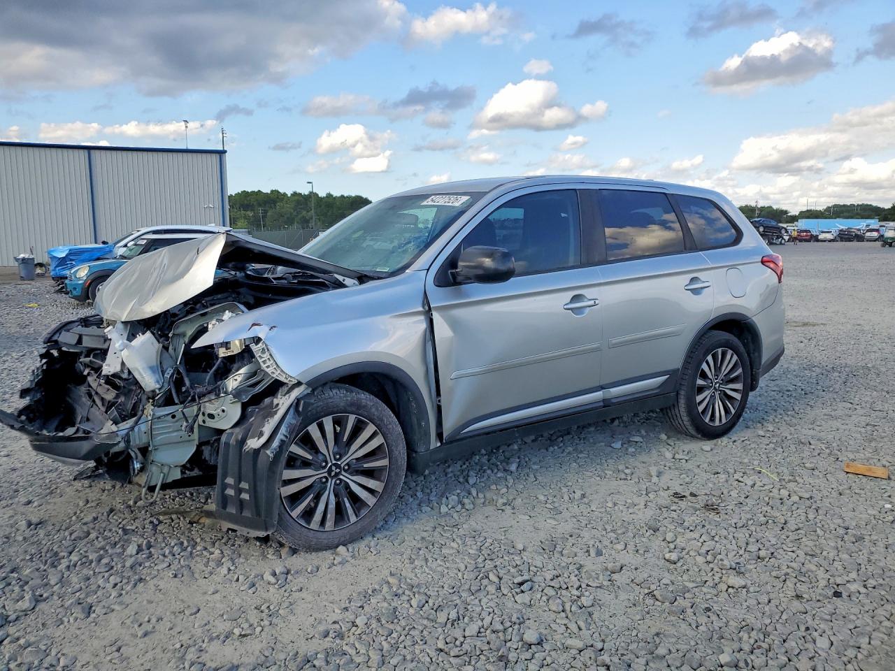 Salvage Mitsubishi Outlander Image
