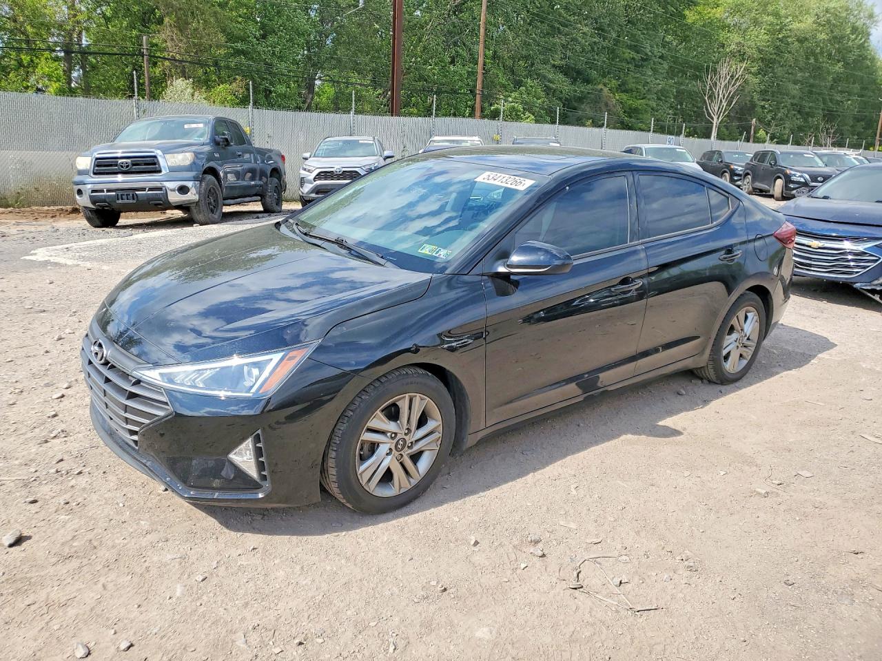 Salvage Hyundai ELANTRA Image
