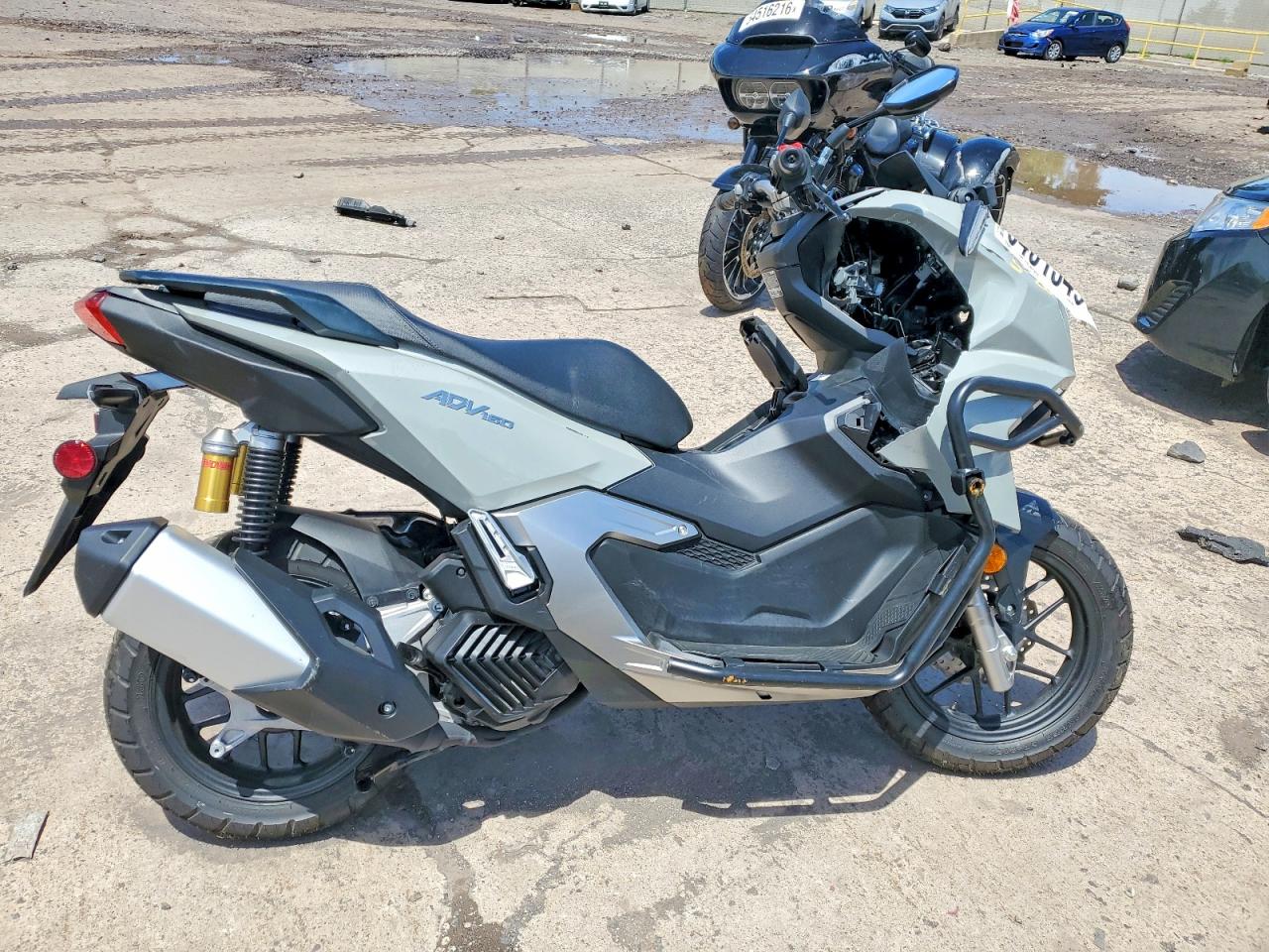 Salvage Honda Adv160 Image