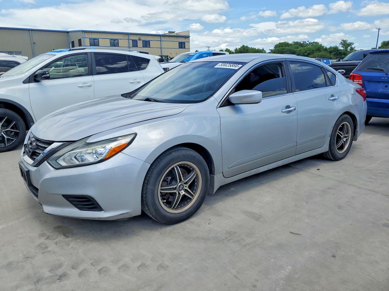Salvage Nissan Altima Image