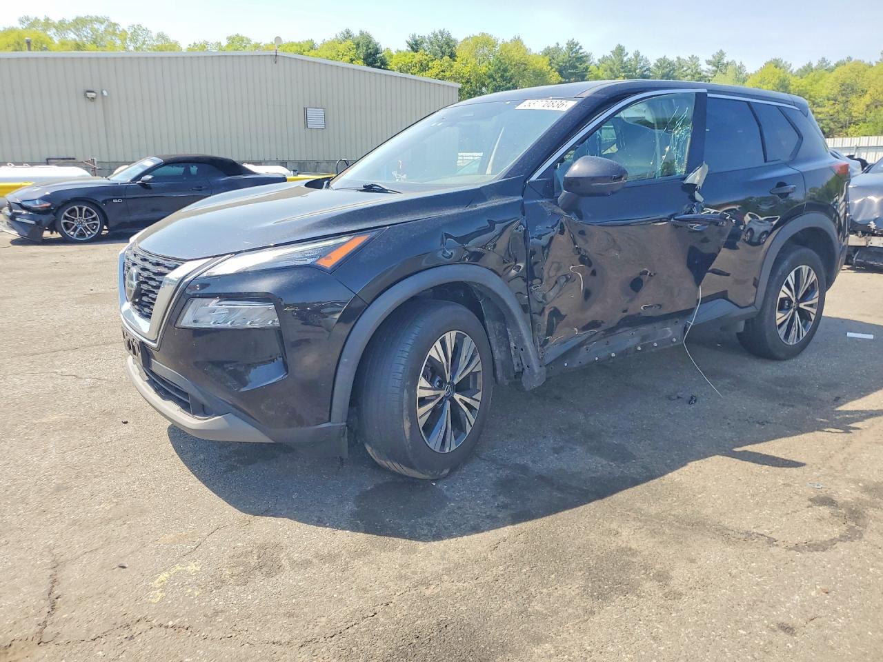 Salvage Nissan Rogue Image