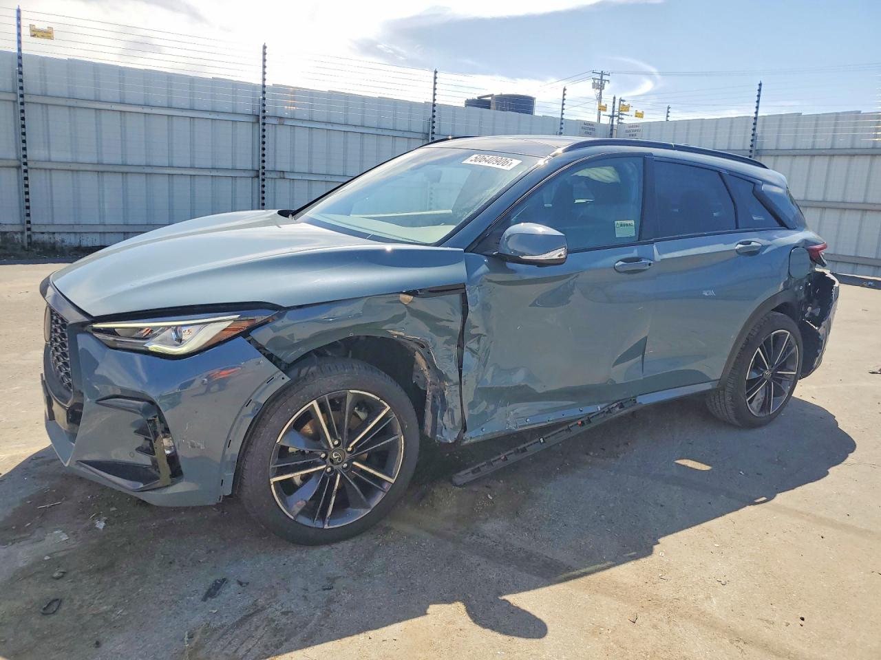 Salvage INFINITI Qx Image
