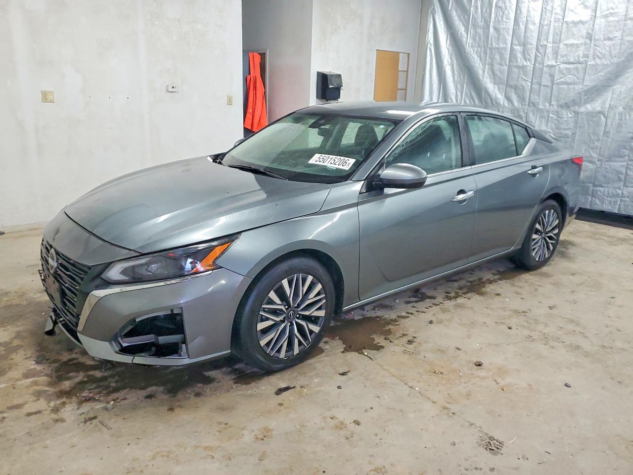 Salvage Nissan Altima Image