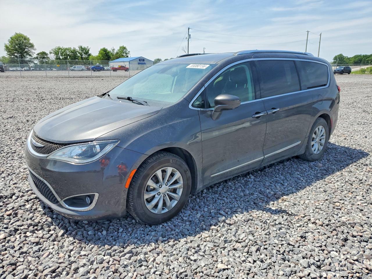 Salvage Chrysler Pacifica Image