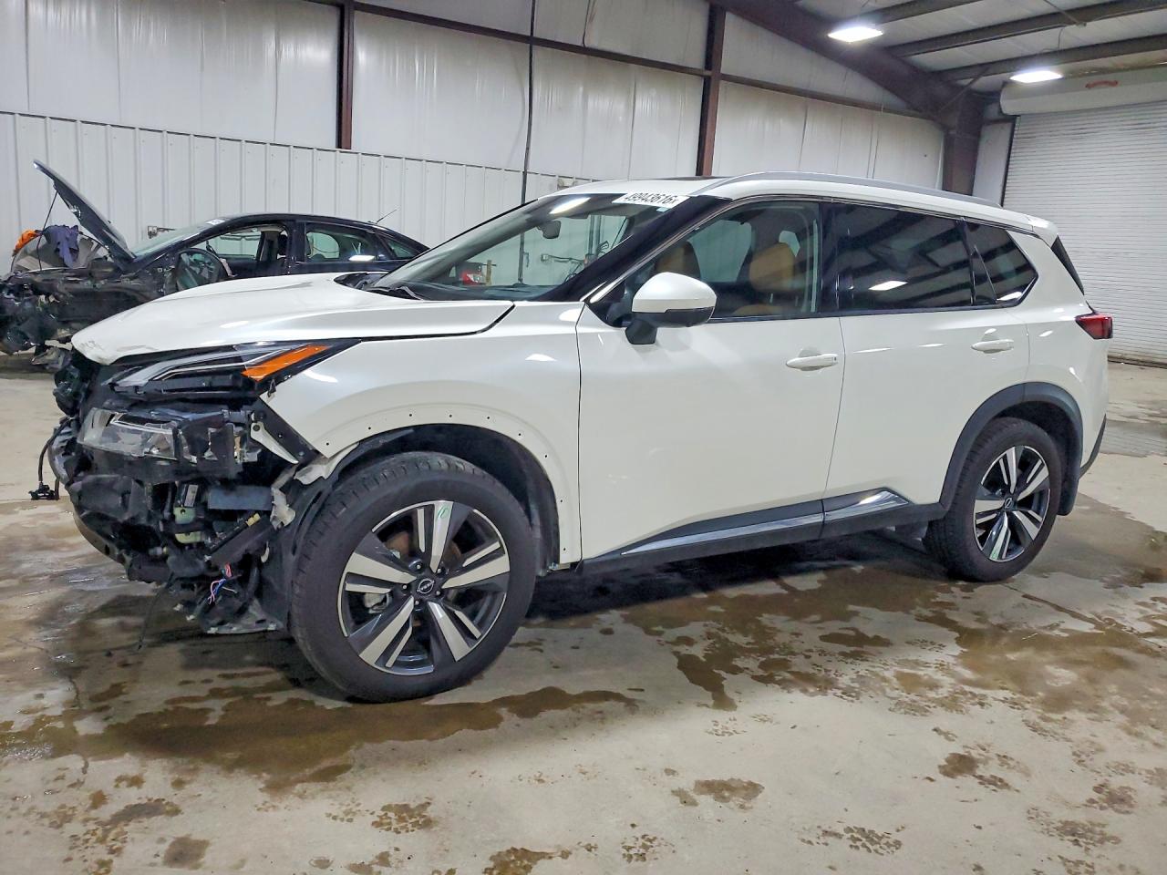 Salvage Nissan Rogue Image