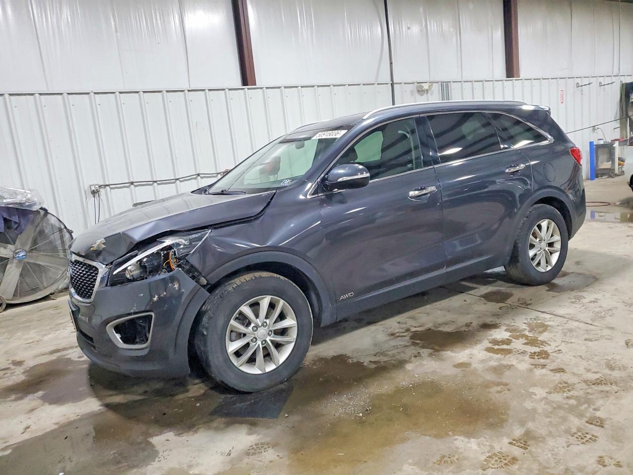 Salvage Kia Sorento Image