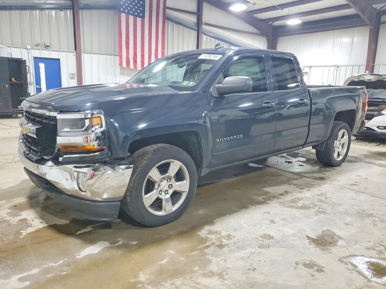 Salvage Chevrolet Silverado Image