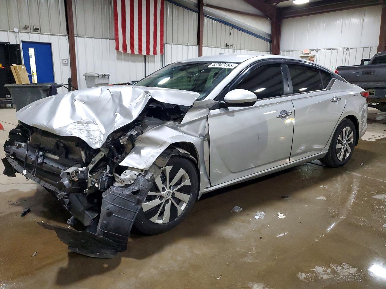 Salvage Nissan Altima Image