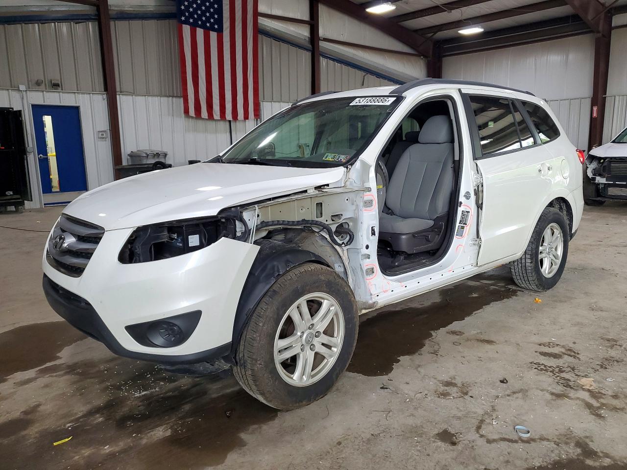 Salvage Hyundai SANTA FE Image