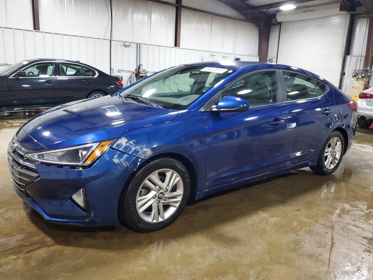 Salvage Hyundai ELANTRA Image