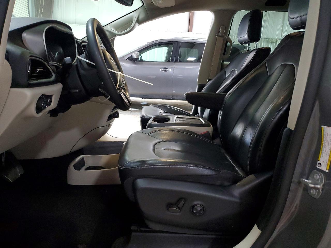 Chrysler Pacifica Touring L
