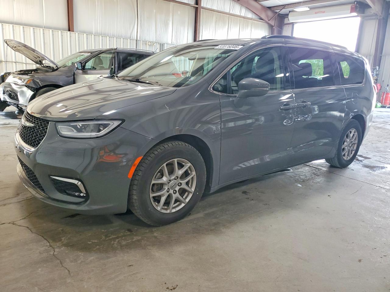 Salvage Chrysler Pacifica Image