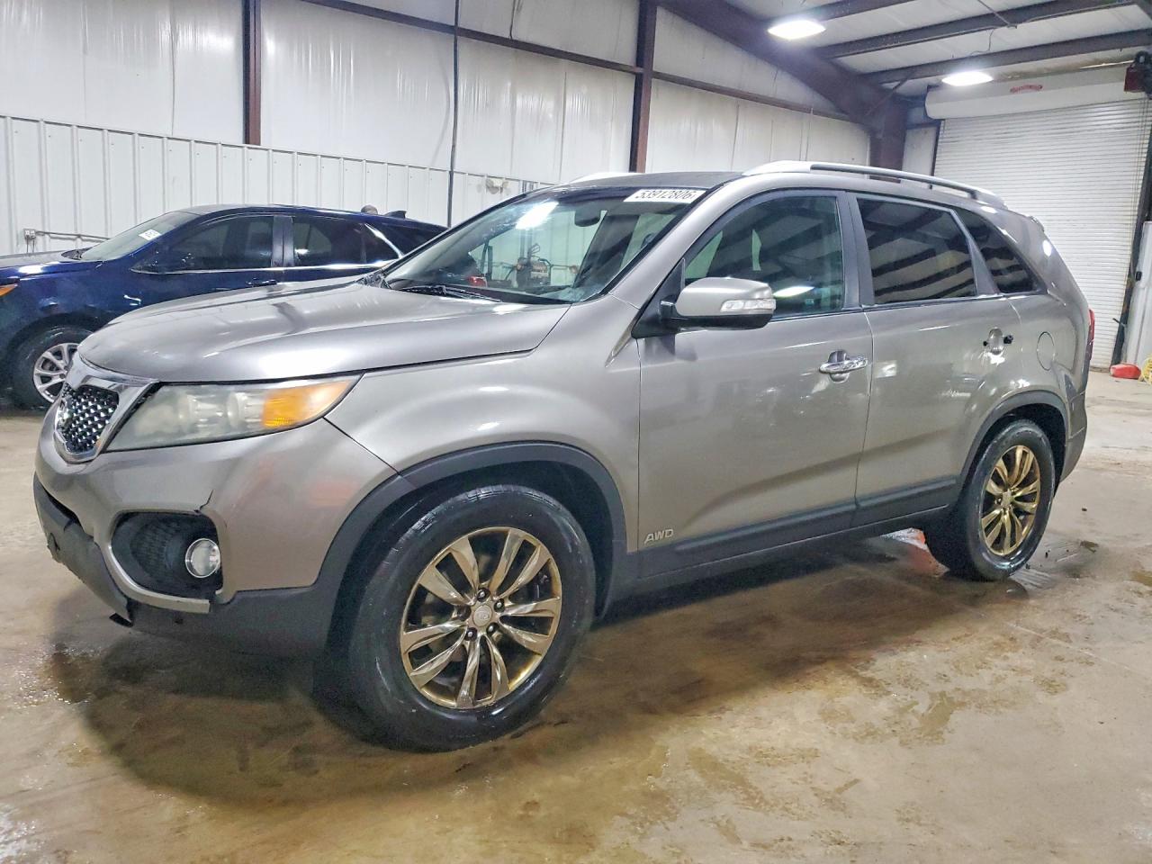 Salvage Kia Sorento Image