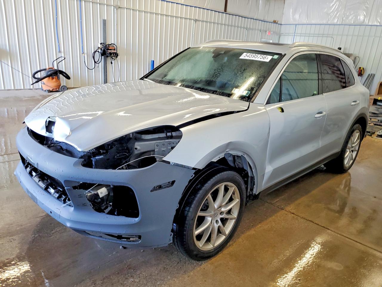Salvage Porsche Cayenne Image