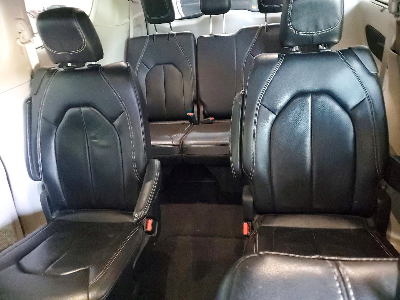 Chrysler Pacifica Touring L