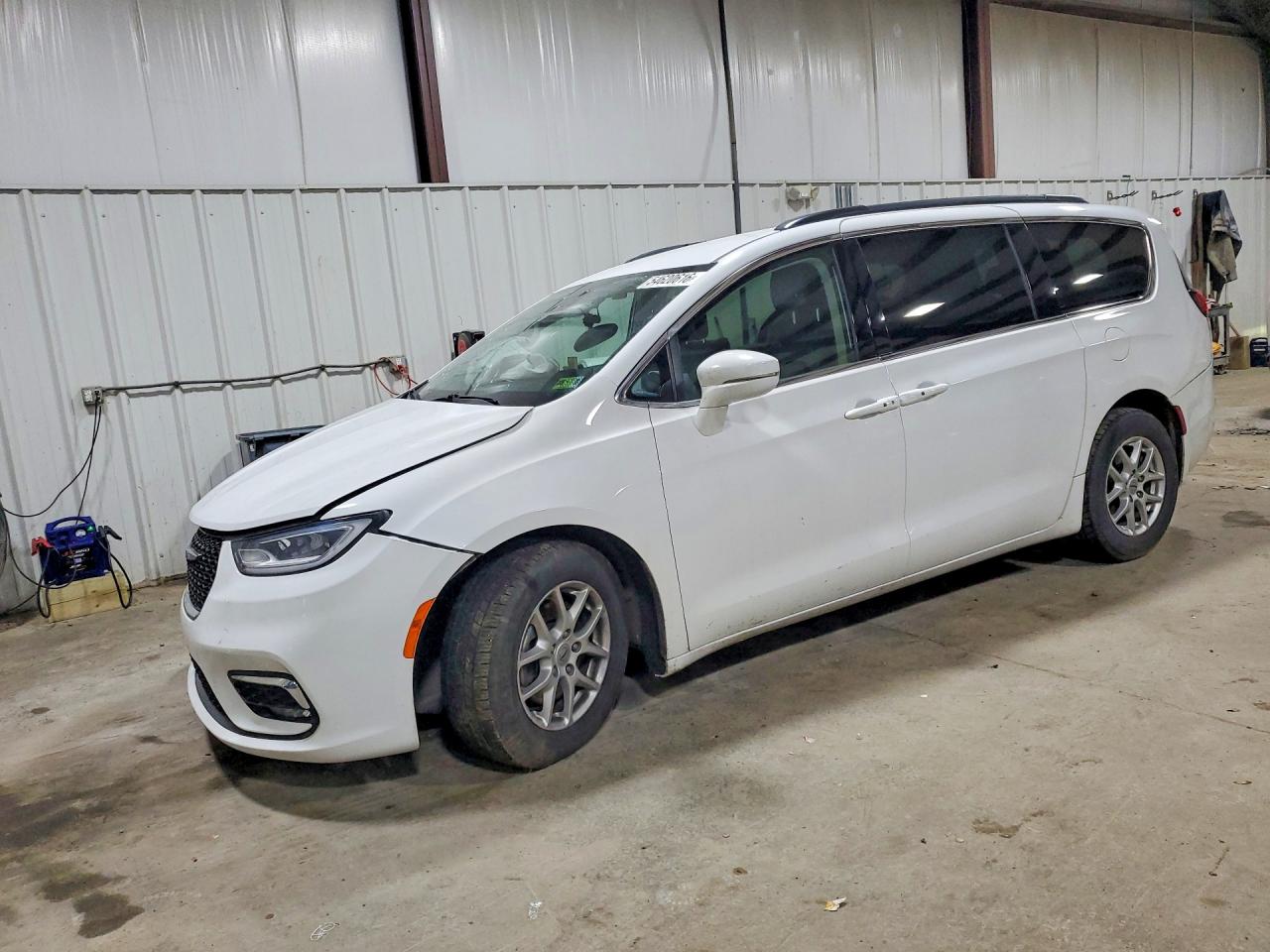 Salvage Chrysler Pacifica Image