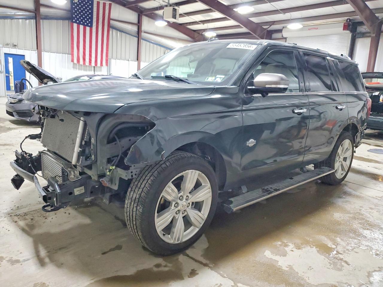 Salvage Ford Expedition Image