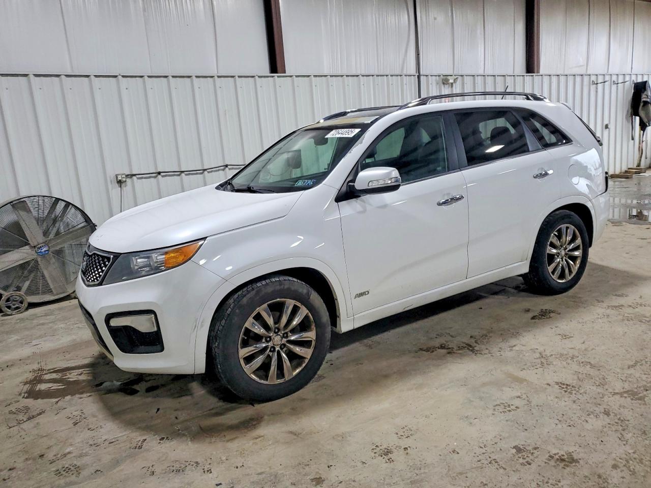 Salvage Kia Sorento Image