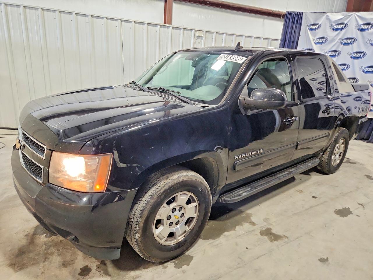 Salvage Chevrolet Avalanche Image