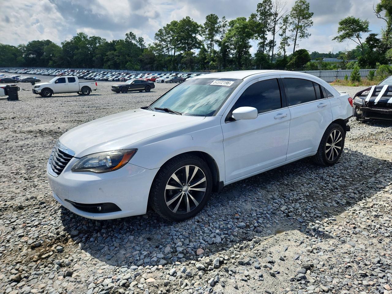 Salvage Chrysler 200 Image