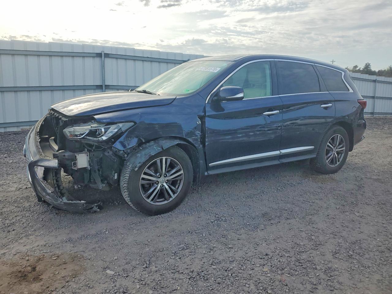 Salvage INFINITI Qx Image