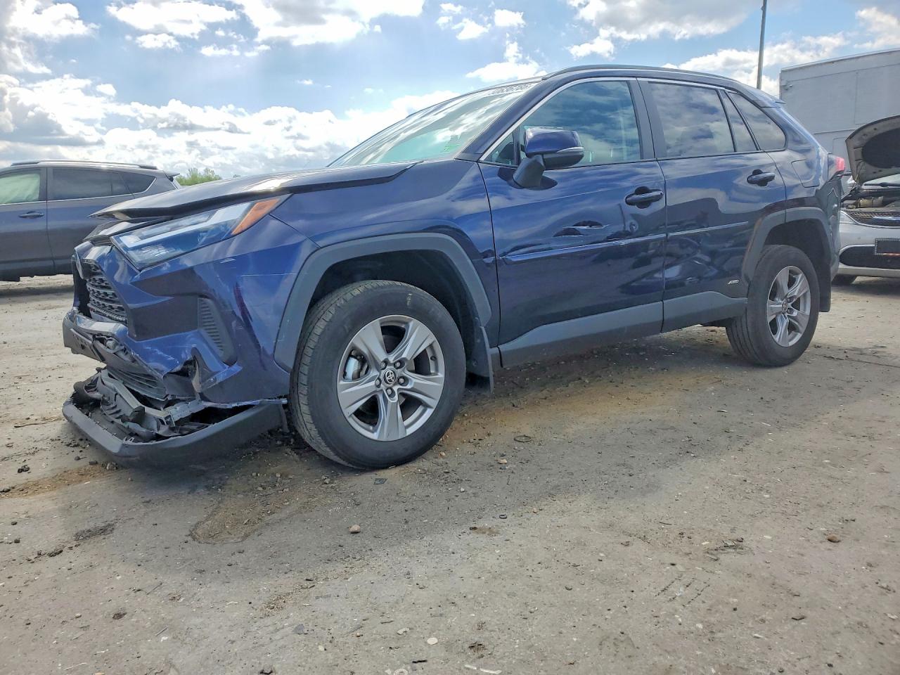Salvage Toyota RAV4 Image